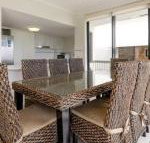 Mooloomba Five - Sydneys Hotel