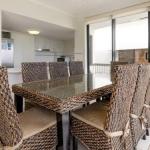Mooloomba Five - Sydneys Hotel 0
