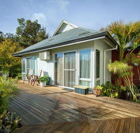 Glenelg on King Bed  Breakfast - Sydneys Hotel