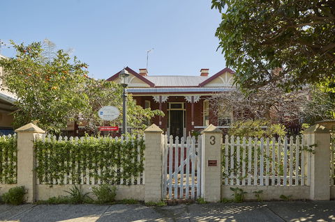 Pension Of Perth - Sydneys Hotel 6