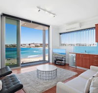Bondi Vista Beachfront Apartment - Sydneys Hotel