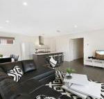 Palm Grove Beach House Dromana - Sydneys Hotel