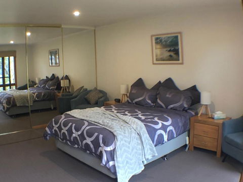 REBS BatB - Sydneys Hotel 1