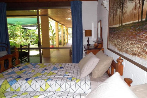 Shady Grove B & B - Sydneys Hotel 5