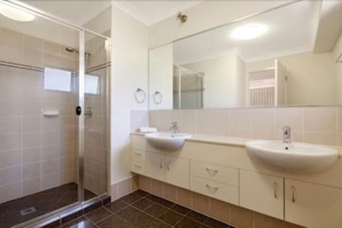 Coolum Villas - Sydneys Hotel 3