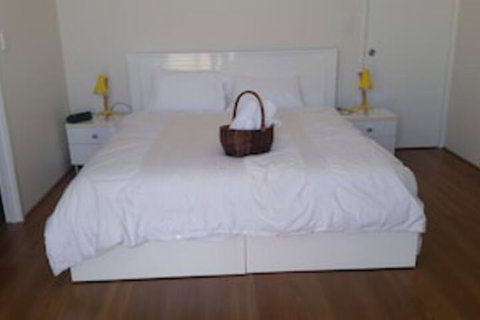 Wyatt Retreat - Sydneys Hotel 0