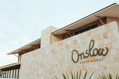 Onslow Beach Resort - Sydneys Hotel 2
