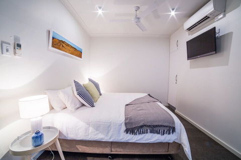 Onslow Beach Resort - Sydneys Hotel 4