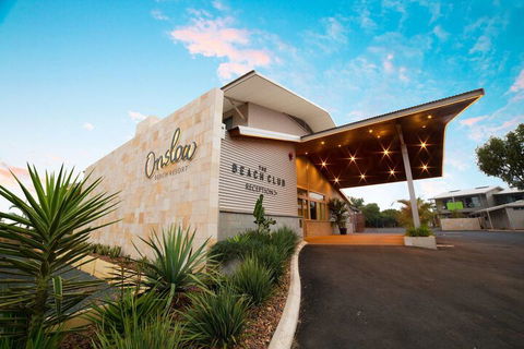 Onslow Beach Resort - Sydneys Hotel 1