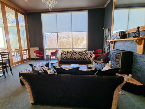 Tumbarumba Motel & Elms Restaurant - Sydneys Hotel 1