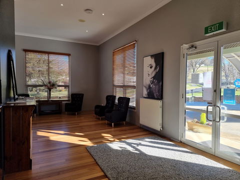 Tumbarumba Motel & Elms Restaurant - Sydneys Hotel 3