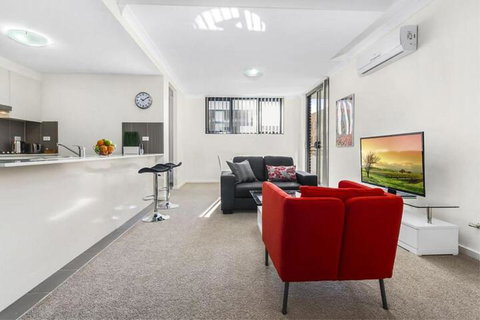 Astra Apartments Liverpool - Sydneys Hotel 7