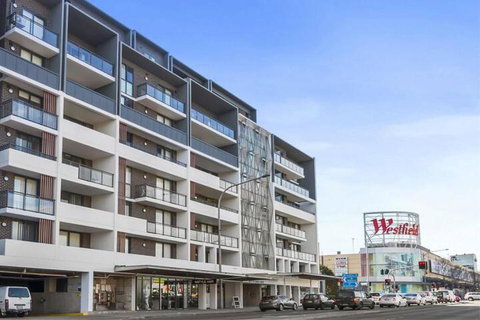 Astra Apartments Liverpool - Sydneys Hotel 5