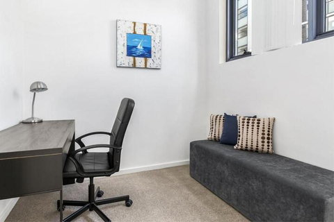 Astra Apartments Liverpool - Sydneys Hotel 2