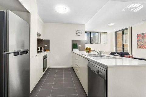 Astra Apartments Liverpool - Sydneys Hotel 6