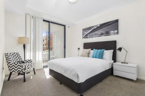 Astra Apartments Liverpool - Sydneys Hotel 4