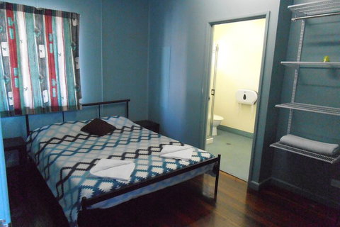 Buzers - Sydneys Hotel 6