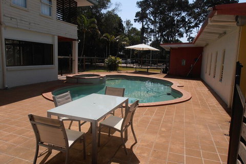 Buzers - Sydneys Hotel 2
