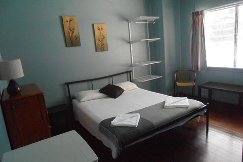 Buzers - Sydneys Hotel 5