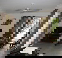 Bottlebrush BB - Sydneys Hotel