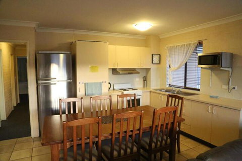Kirwan Apartments 49 - Sydneys Hotel 3