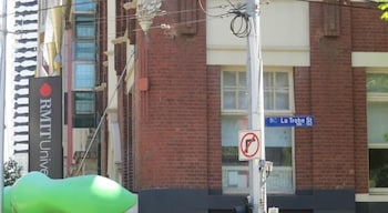 Europa Melbourne - Hostel - Sydneys Hotel 2