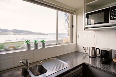 Waterfront Holiday Home Esplanade 54 - Sydneys Hotel 5