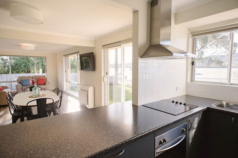 Waterfront Holiday Home Esplanade 54 - Sydneys Hotel 4