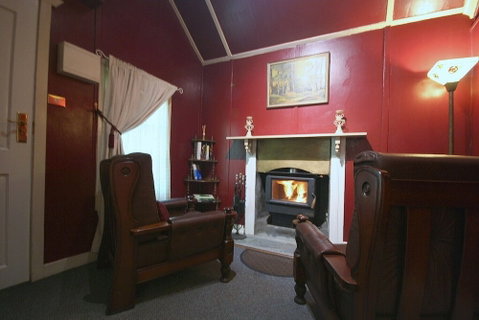 Lotus Lodges - Sydneys Hotel 5