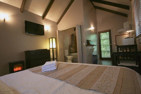 Lotus Lodges - Sydneys Hotel 6