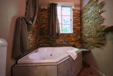 Lotus Lodges - Sydneys Hotel 2
