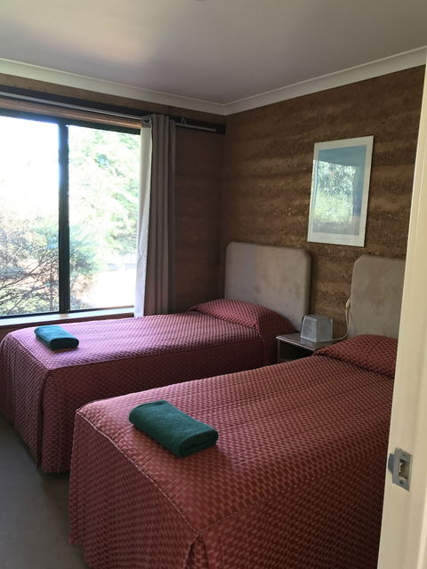 Pump Hill Farm Cottages - Sydneys Hotel 5