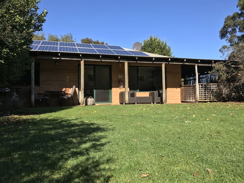 Pump Hill Farm Cottages - Sydneys Hotel 1