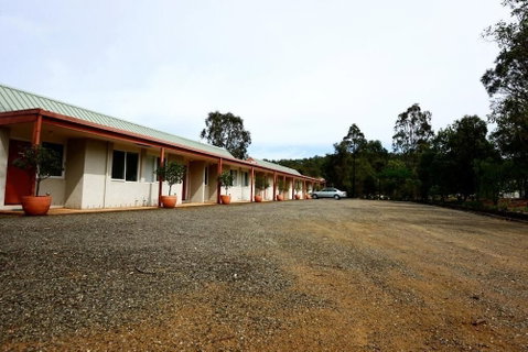 Rothbury Escape - Sydneys Hotel 1