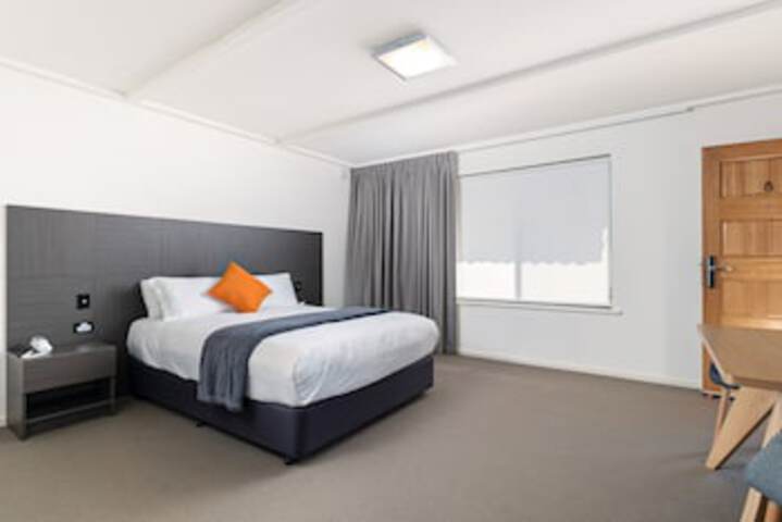 Hackham West SA Sydneys Hotel