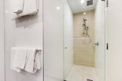 Sydney 1 Bed Modern Self Contained Apartment (402ALB) - Sydneys Hotel 2