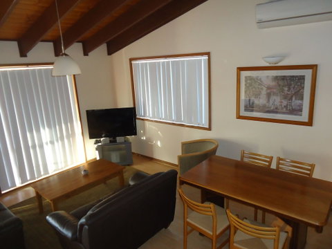 Dalmeny Shores - Sydneys Hotel 5