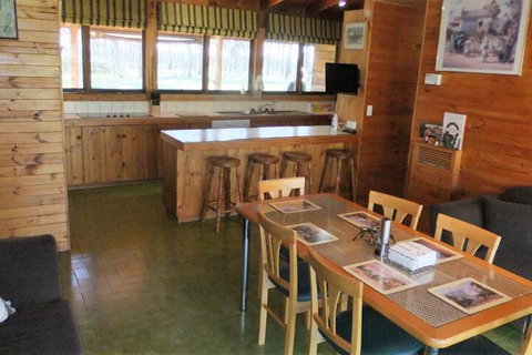 Gunyah Valley Retreat - Sydneys Hotel 6
