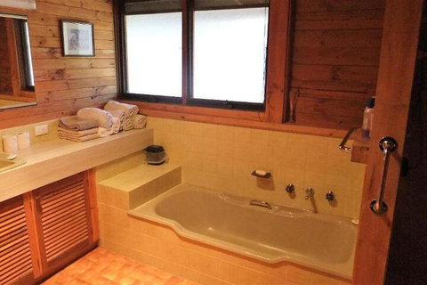 Gunyah Valley Retreat - Sydneys Hotel 3