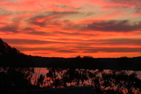A Lakehouse Escape - Sydneys Hotel 5