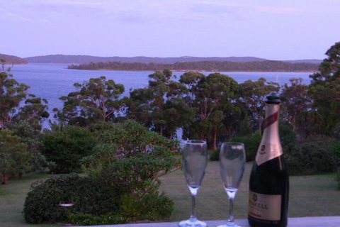 A Lakehouse Escape - Sydneys Hotel 7