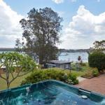 The House On The Lake At Fishing Point Lake Macquarie Honestly Put The Line In & Catch Fish - Sydneys Hotel 0