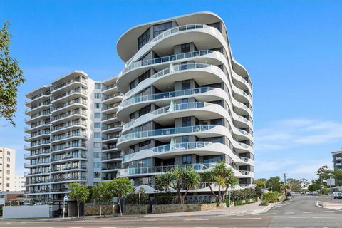 Breeze Mooloolaba - Sydneys Hotel 1