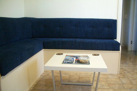 Rainbow Pines Tourist Caravan Park - Sydneys Hotel 4