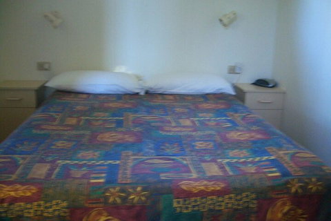 Rainbow Pines Tourist Caravan Park - Sydneys Hotel 5