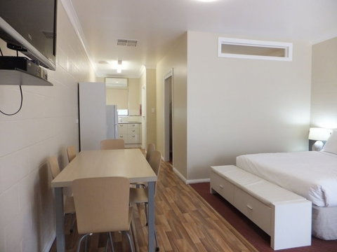 Nagambie Caravan Park & Motel - Sydneys Hotel 0