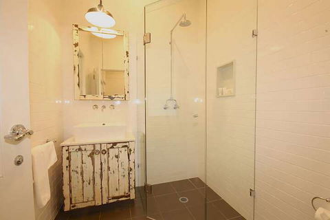 A PERFECT STAY - Cavvanbah Seaside Cottage - Sydneys Hotel 4