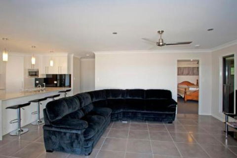 Agnes Retreat - Sydneys Hotel 1