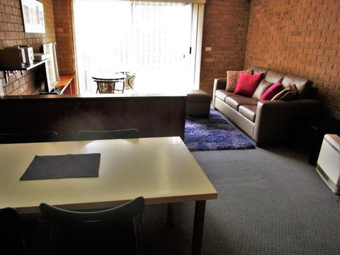 A Furnished Townhouse In Goulburn - Sydneys Hotel 5