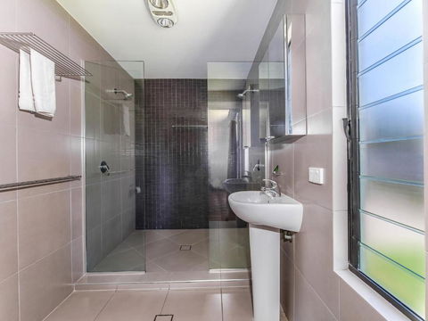 Marcoola House Pet Friendly Sunshine Coast - Sydneys Hotel 5
